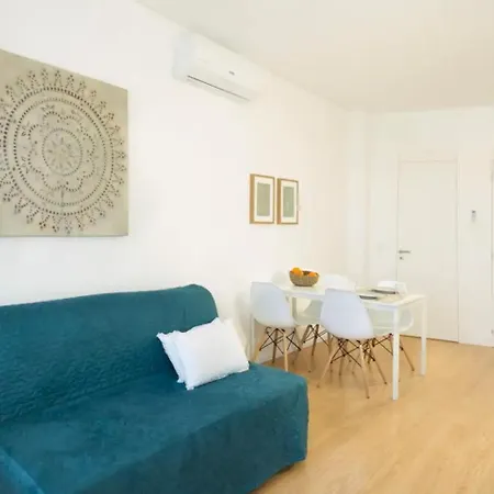 Fernandes Tomas Rooftop Apartment *